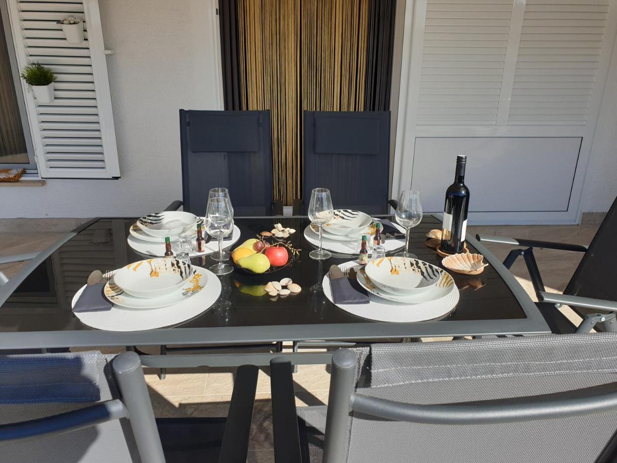 Apartman Anabella โรวานิสกา ภายนอก รูปภาพ