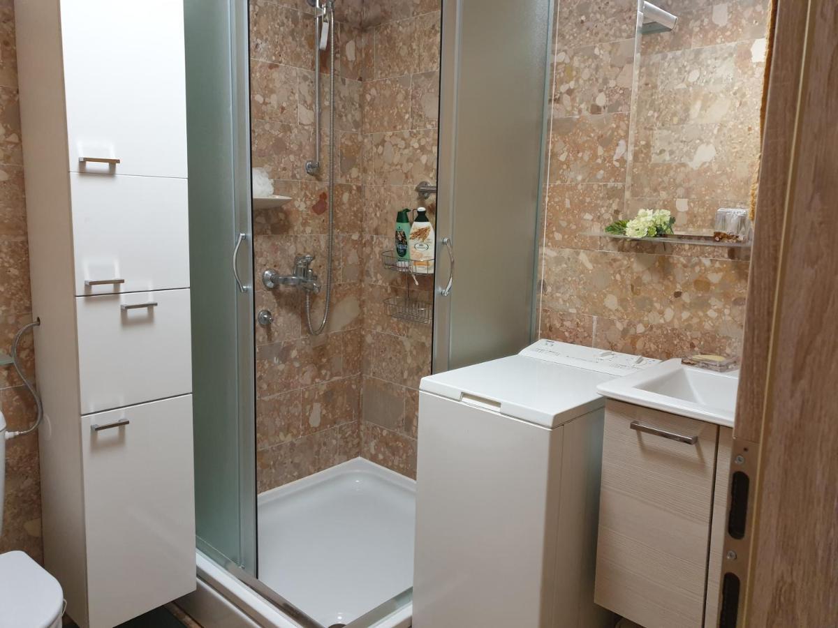 Apartman Anabella โรวานิสกา ภายนอก รูปภาพ