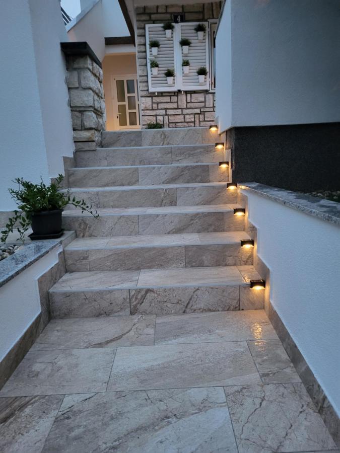 Apartman Anabella โรวานิสกา ภายนอก รูปภาพ